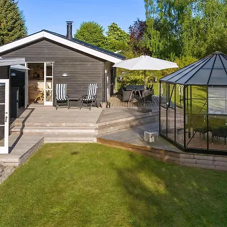 Villa Cozy Summer House Near And Nature Præstø