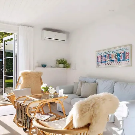 Cozy Summer House Near And Nature Præstø