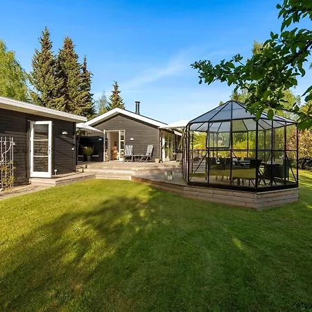 Villa Cozy Summer House Near And Nature Præstø