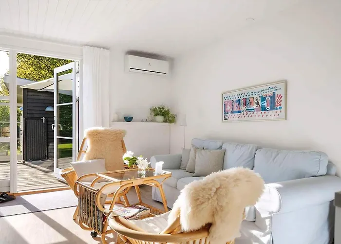 Cozy Summer House Near And Nature Præstø